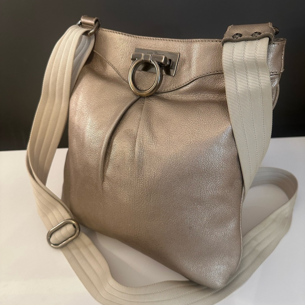 Ferragamo Salvatore Gold Metallic Crossbody Bag Purse Leather Graziella Gancini